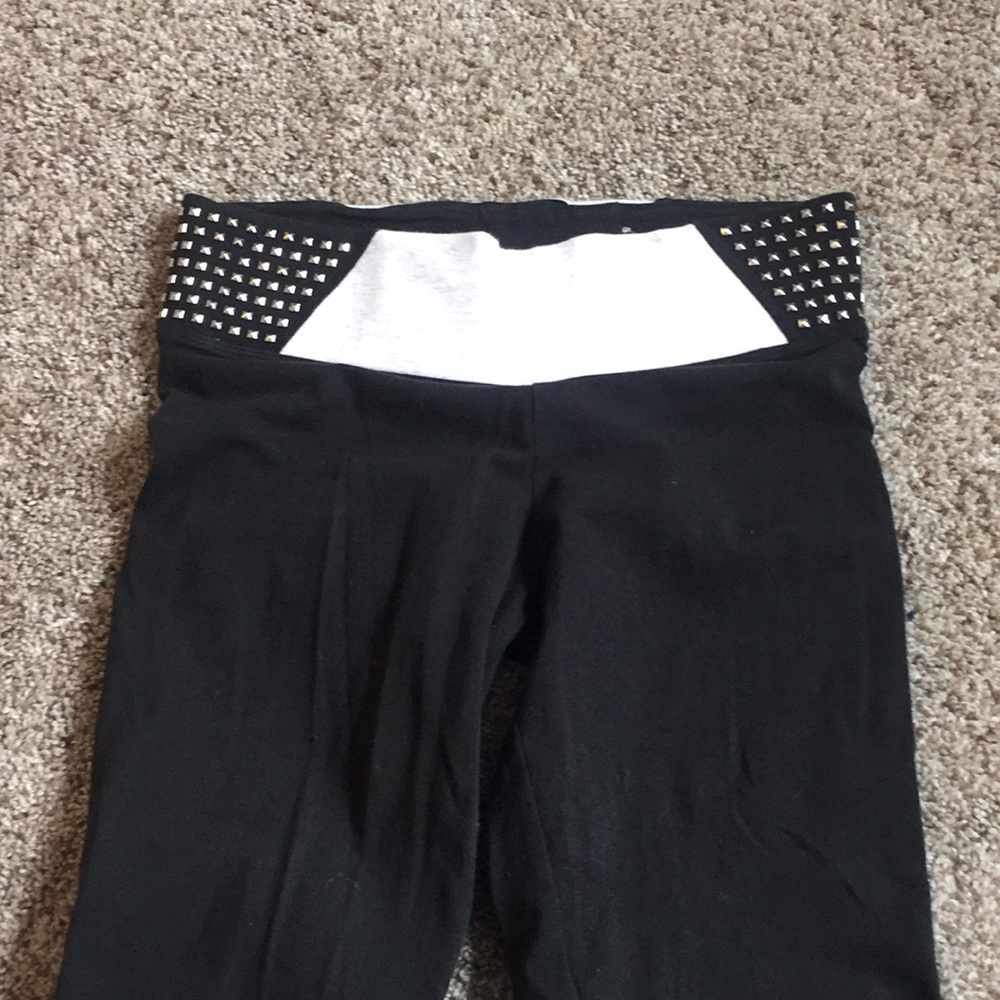 VS Pink studded yoga pants 3/4 length
